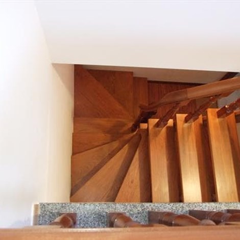 PASAMANOS Y ESCALERAS (Trabajos en madera- Carpintería Juan M. Carou)