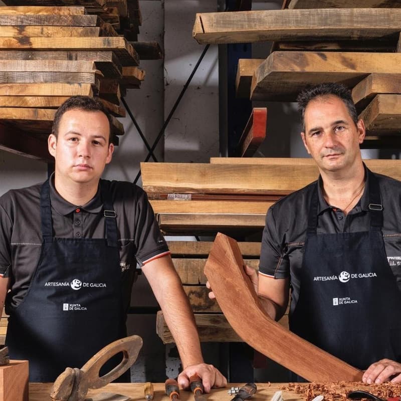 Carpintería xeral de madeira en Noia