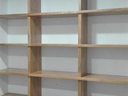 Librería en madera maciza de Roble sobre estructura metálica